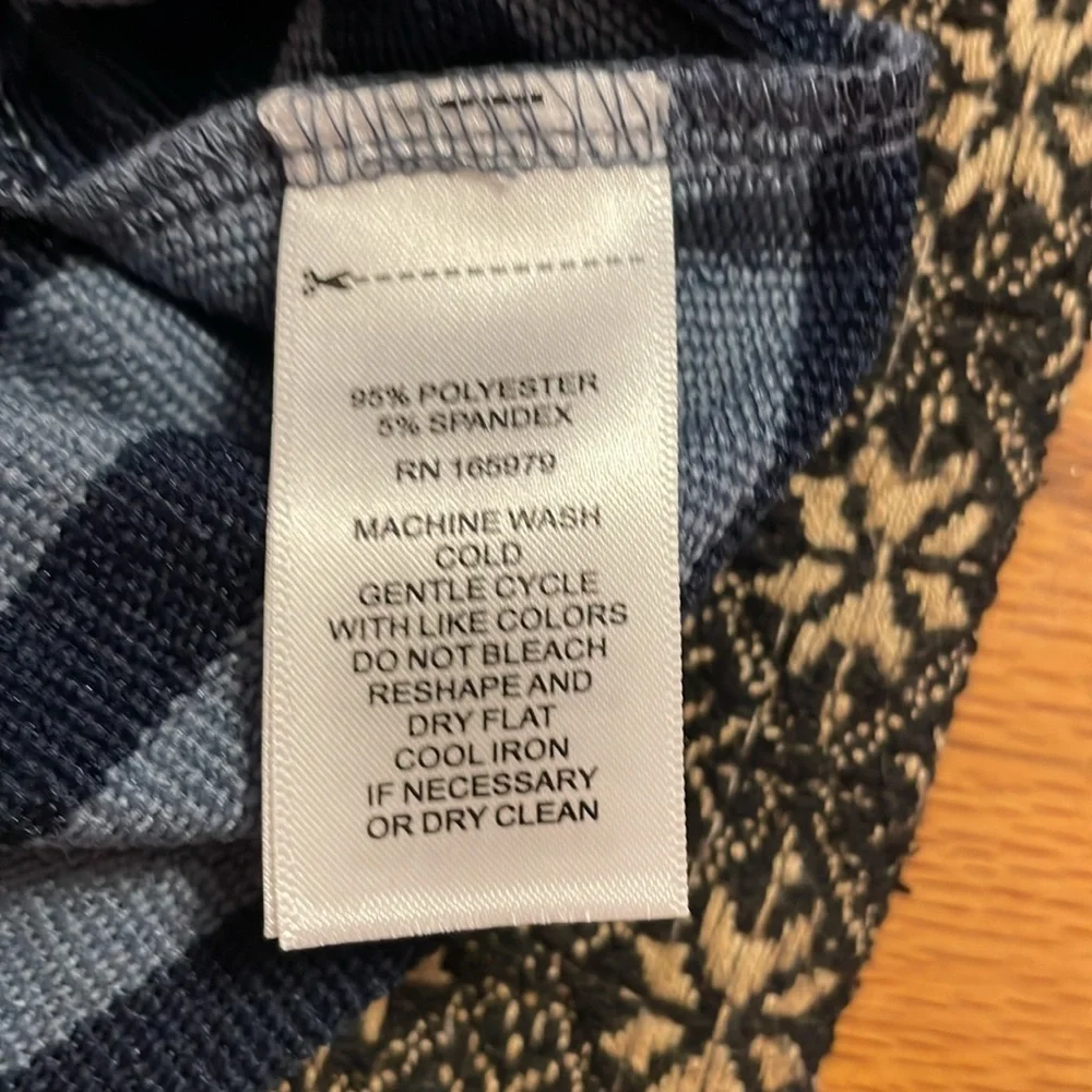 Cable & Gauge Navy and Light Blue Striped Top - Picture 5 of 6